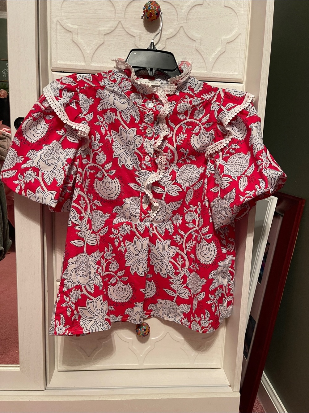 entro Red Floral Lace-Trim Blouse size small